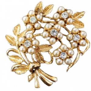 CORO Vintage Rhinestone and Pearl Flower Brooch / Pin 🔥 HOST PICK 🔥
